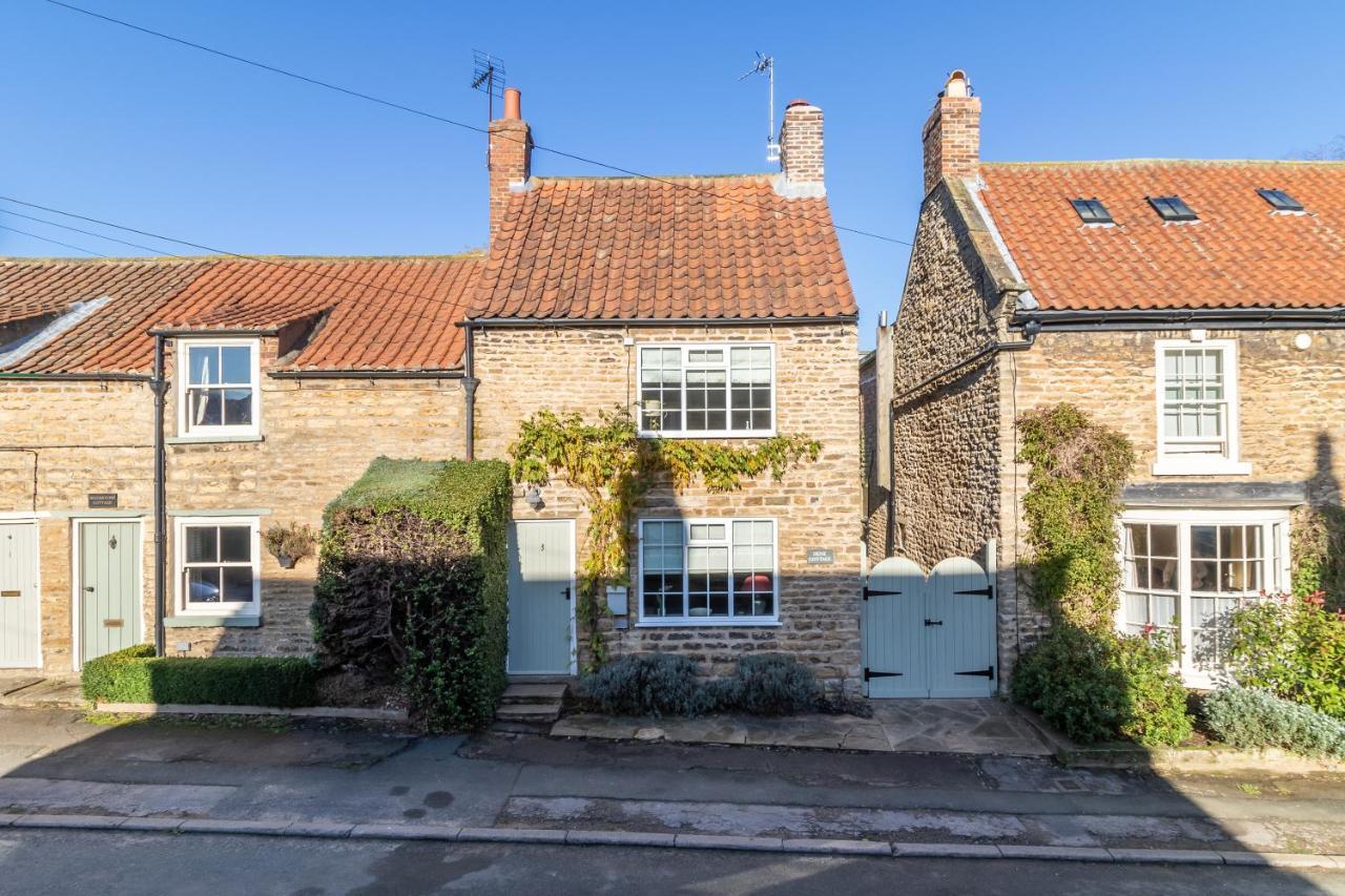 Dene Cottage, Welburn Экстерьер фото